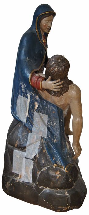 groupe sculpté : Vierge de pitié, profil droit, vue générale