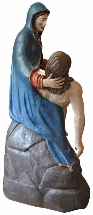 groupe sculpté : Vierge de pitié, profil droit, vue générale
