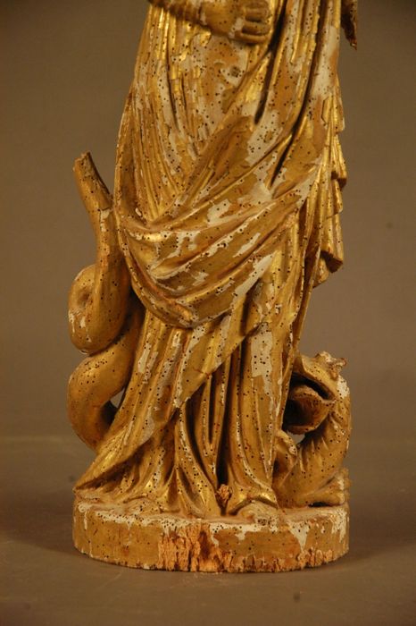 statuette : Sainte Marguerite, détail