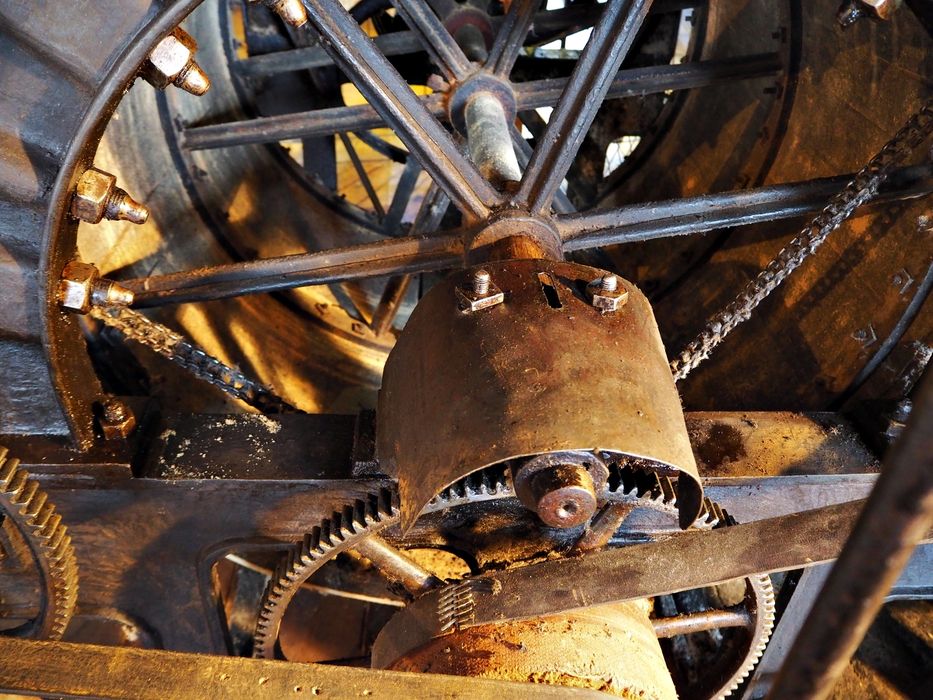 machine liée à la production industrielle (carde bobineuse), détail