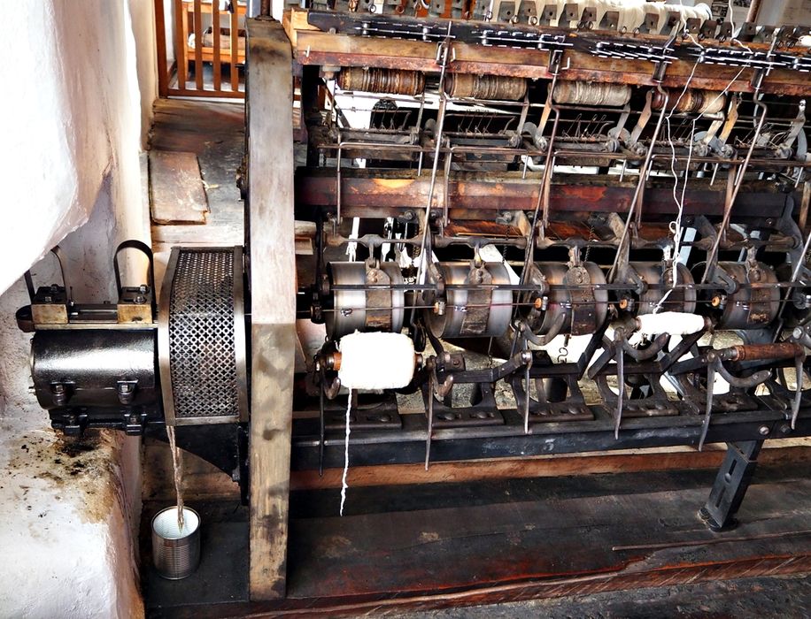 machine à bobiner (bobineuse assembleuse), vue partielle