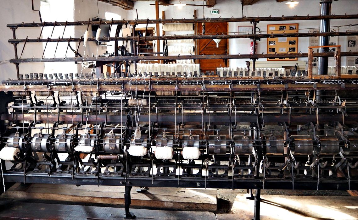 machine à bobiner (bobineuse assembleuse), vue partielle