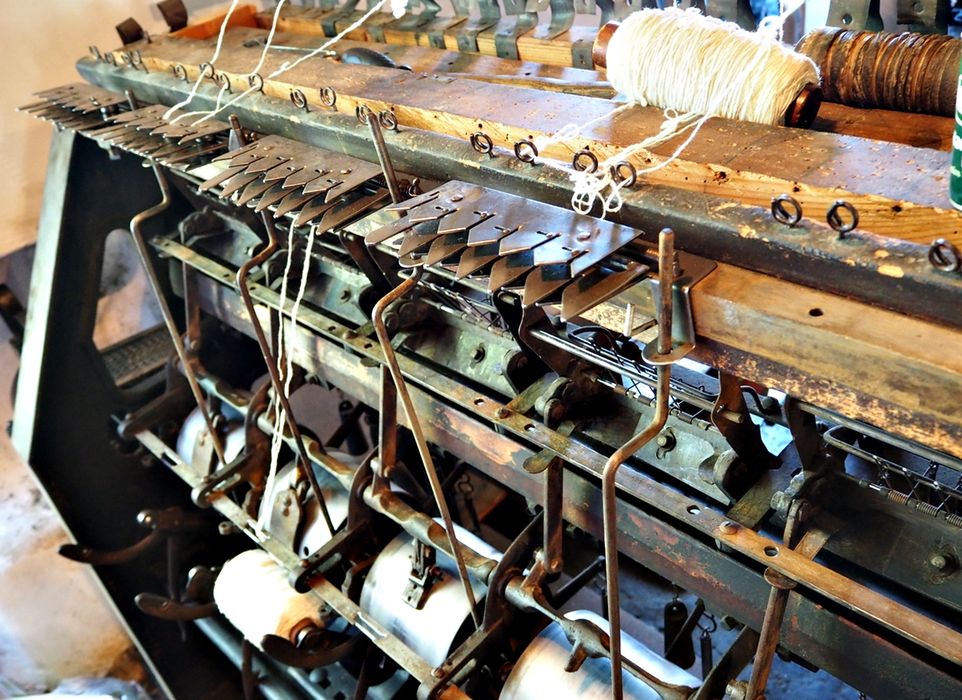 machine à bobiner (bobineuse assembleuse), vue partielle