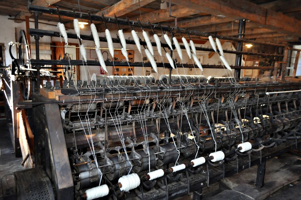 machine à bobiner (bobineuse assembleuse), vue partielle