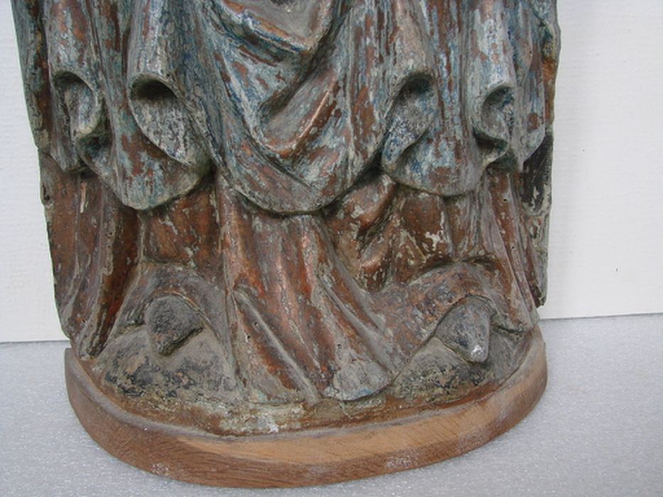 statue : Vierge à l'Enfant, détail