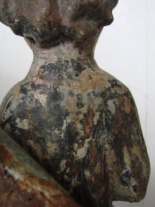 statue : Vierge à l'Enfant, revers de l'enfant, détail