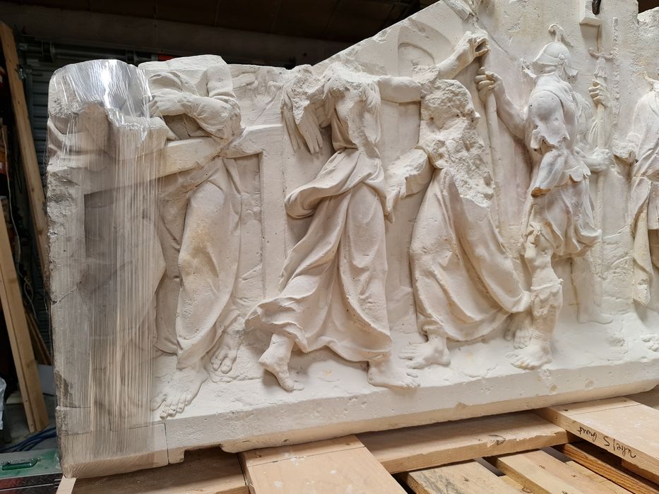 bas-relief : Délivrance de saint Pierre (la), vue partielle