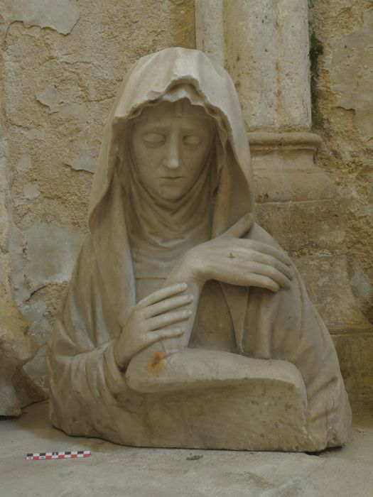 groupe sculpté (fragment) : Vierge de pitié