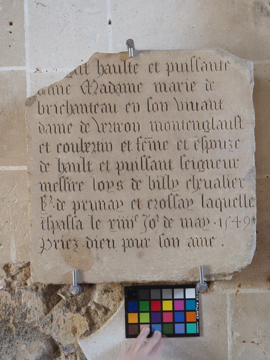 dalle funéraire (épitaphe) de Loys de Billy, seigneur de Prunay-le-Gillon et Marie de Brichanteau, sa seconde femme 