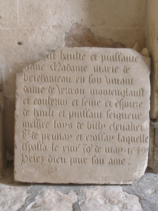 dalle funéraire (épitaphe) de Loys de Billy, seigneur de Prunay-le-Gillon et Marie de Brichanteau, sa seconde femme 