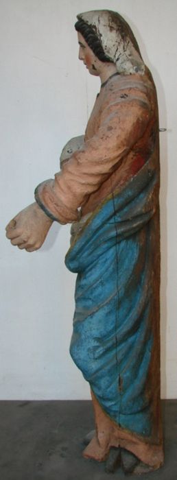 statue : Sainte Julienne, profil gauche