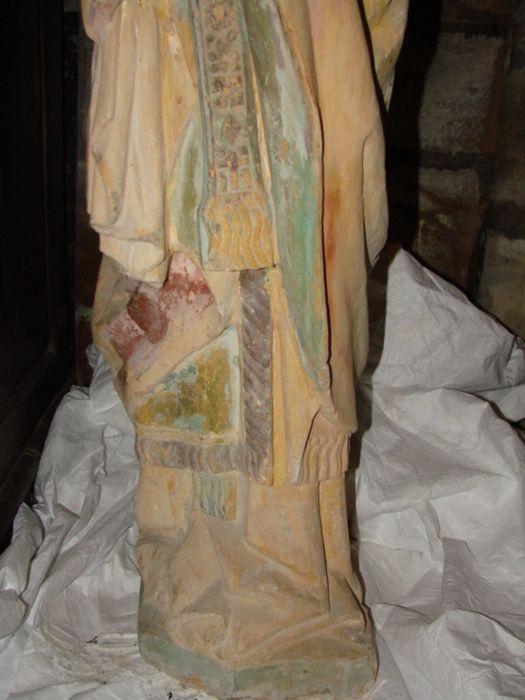 statue : saint Memmie, profil gauche, vue partielle