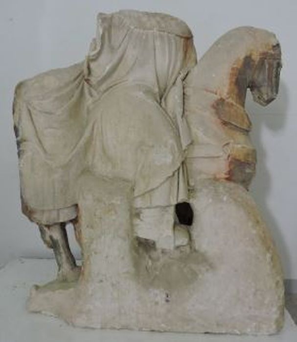 groupe sculpté : Charité de saint Martin (la), revers - © Ministère de la Culture (France), Médiathèque du patrimoine et de la photographie (département de la documentation), tous droits réservés