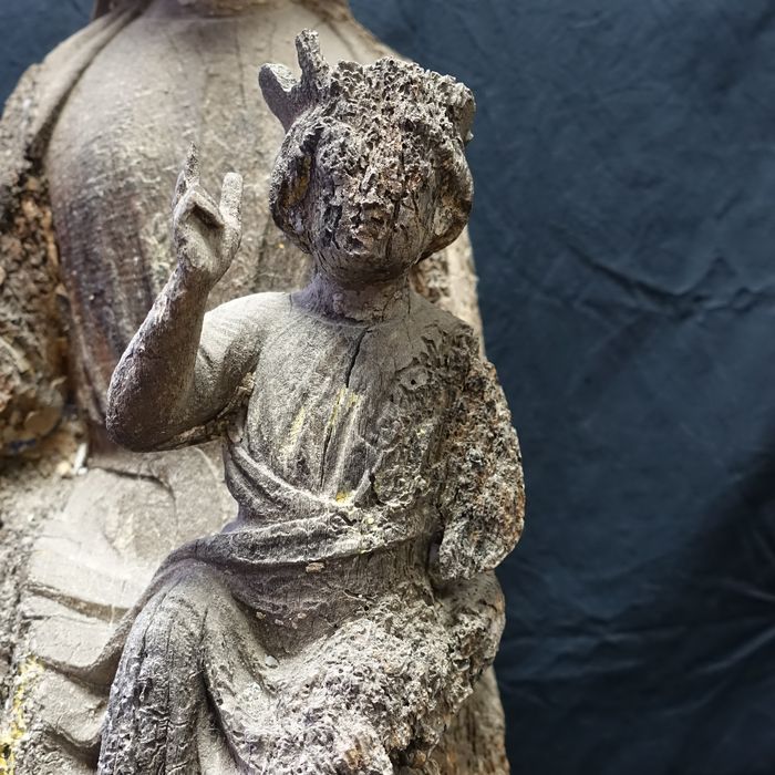 statue : Vierge à l'Enfant, détail - © Ministère de la Culture (France), Médiathèque du patrimoine et de la photographie (département de la documentation), tous droits réservés