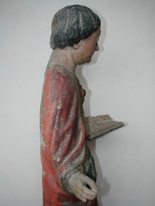 statue : Saint Celse, profil droit, vue partielle