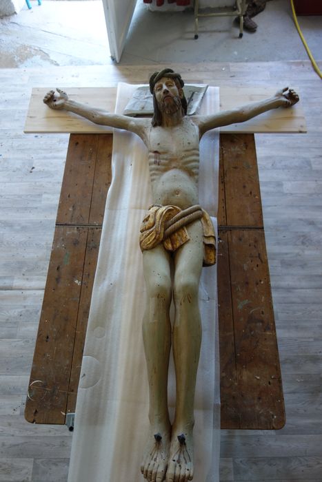 statue : Christ en croix