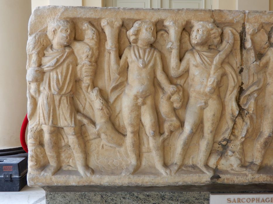 sarcophage, vue partielle