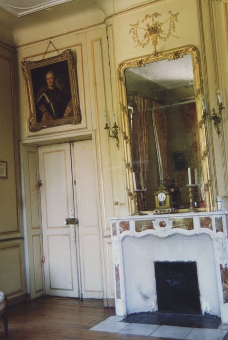 revêtement mural de la grande chambre, vue partielle - © Ministère de la Culture (France), Médiathèque du patrimoine et de la photographie (département de la documentation), tous droits réservés