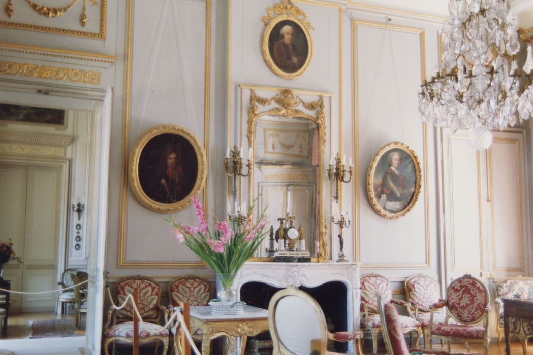 revêtement mural du grand salon, vue partielle - © Ministère de la Culture (France), Médiathèque du patrimoine et de la photographie (département de la documentation), tous droits réservés