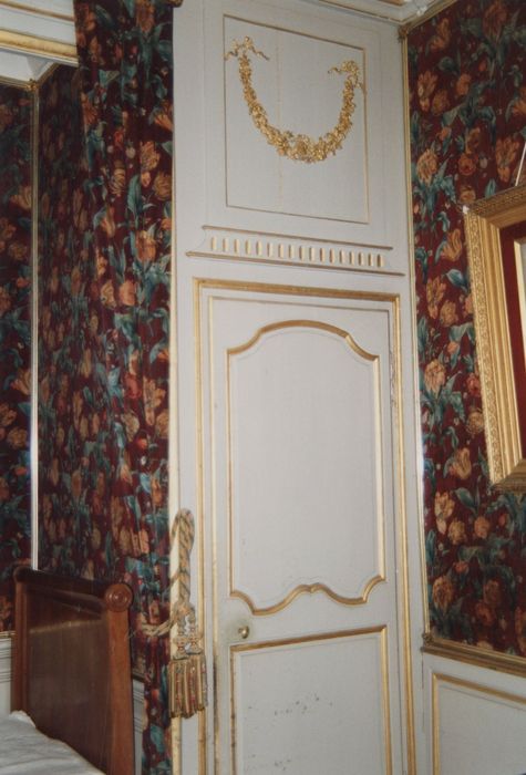 vantail de porte de la chambre aux tulipes - © Ministère de la Culture (France), Médiathèque du patrimoine et de la photographie (département de la documentation), tous droits réservés