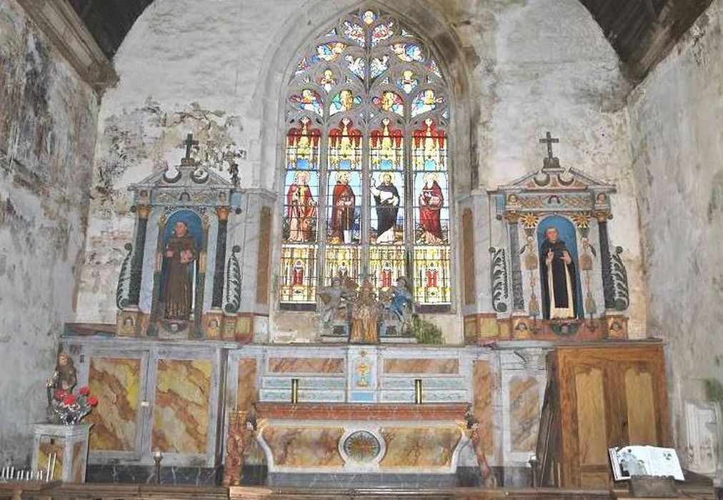 autel (maître-autel), tabernacle, statues : Saint Fiacre, Saint Vincent Ferrier