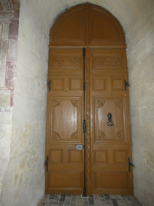 vantaux de la porte de la crypte