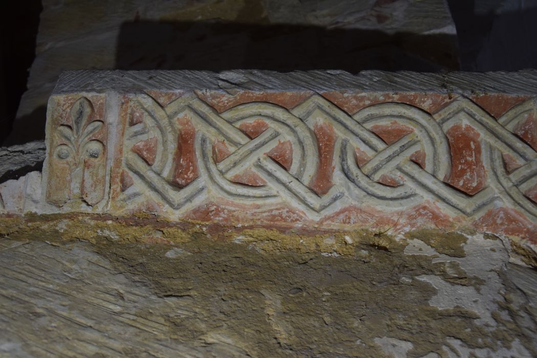 croisée du transept, détail de la corniche sculptée d’un pilier