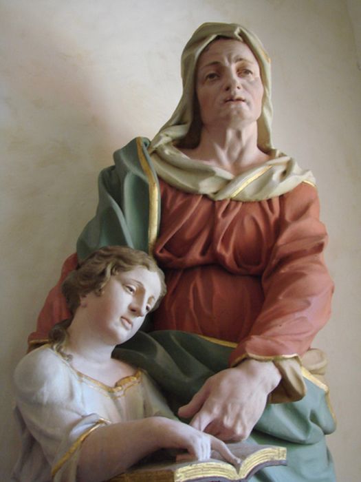 groupe sculpté : Education de la Vierge (l’), vue partielle
