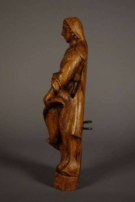 statuette : Sainte non identifiée, profil gauche