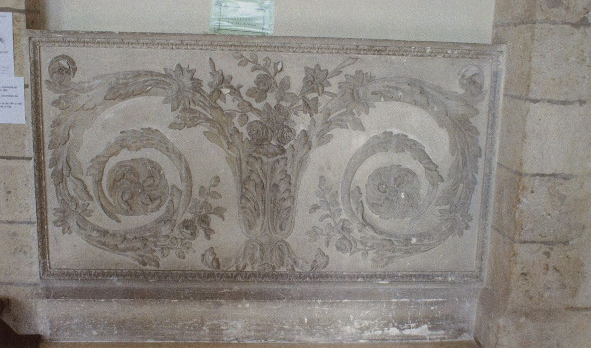 bas-relief ornemental, élément de la clôture de choeur du 18e siècle de la cathédrale (photocopie numérisée) - © Ministère de la Culture (France), Médiathèque du patrimoine et de la photographie (département de la documentation), tous droits réservés 