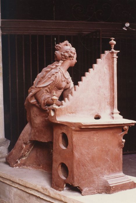 statue : Sainte Cécile jouant de l'orgue