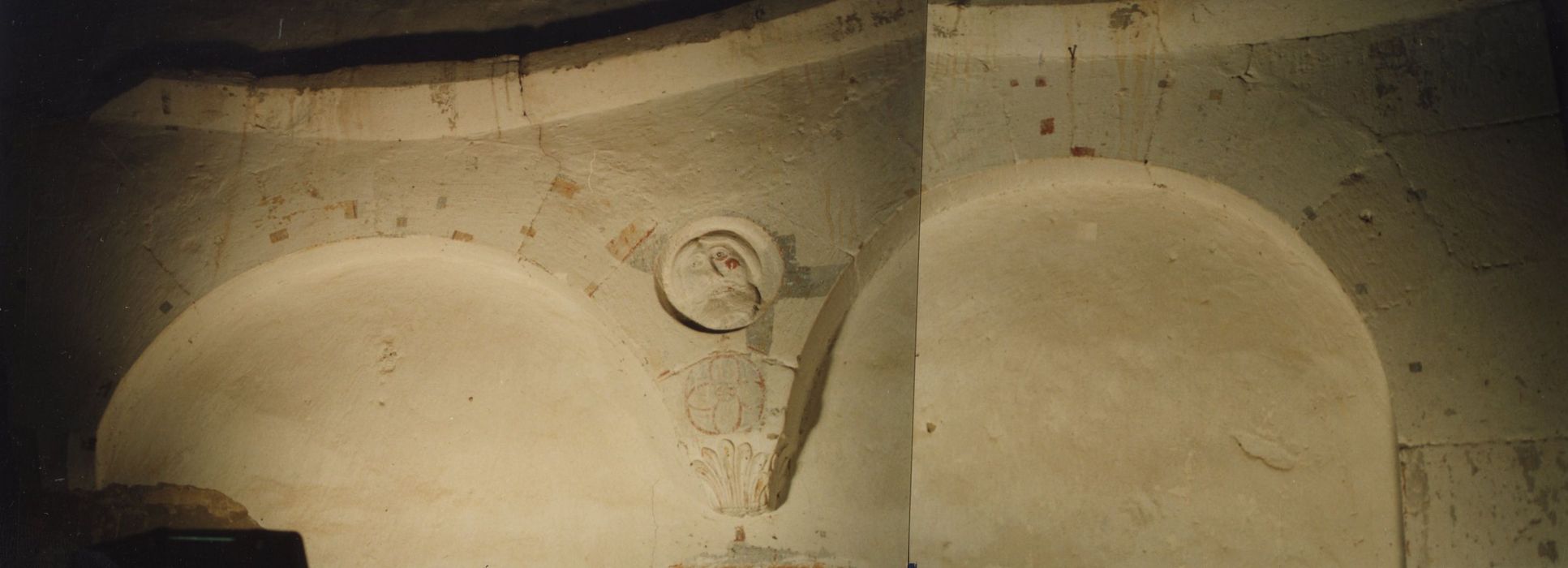 Choeur, détail d’un bas-relief de l’abside