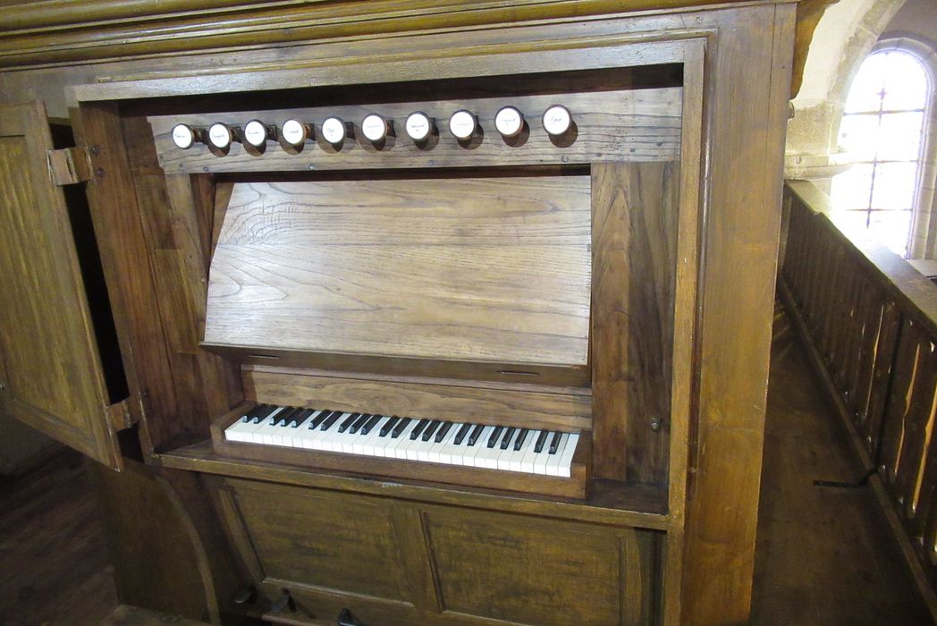 orgue de tribune, vue partielle