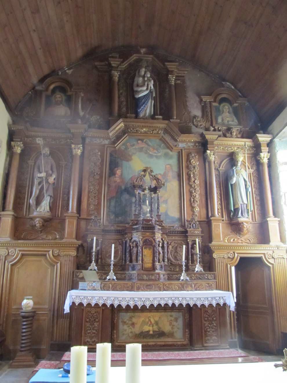 Maître-autel, retable, tableau : Nativité (la), statues : Saint Loup, saint Gilles