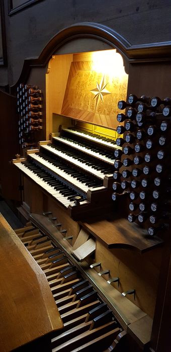 orgue de tribune, vue partielle