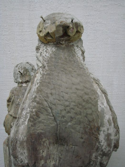 statue : Vierge à l'Enfant, revers, vue partielle