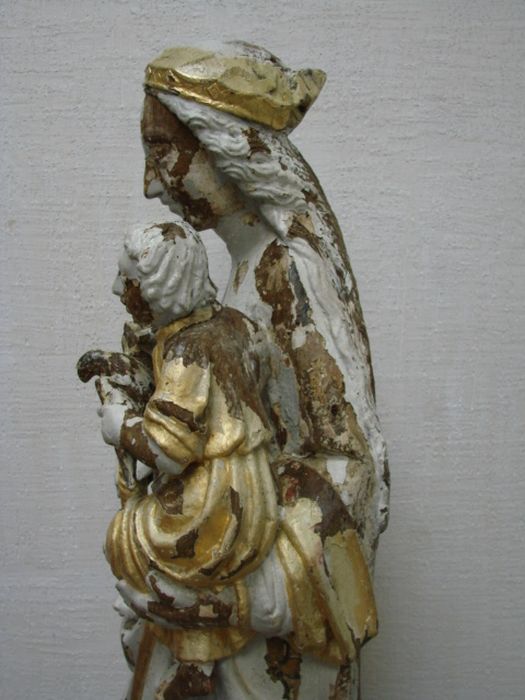 statue : Vierge à l'Enfant, profil gauche, vue partielle