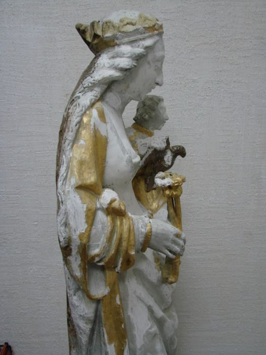 statue : Vierge à l'Enfant, profil droit, vue partielle