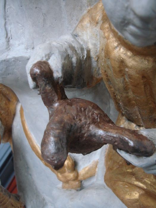 statue : Vierge à l'Enfant, détail