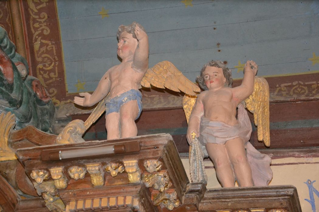 retable dit du Rosaire, détail des statuettes sommitales : Anges