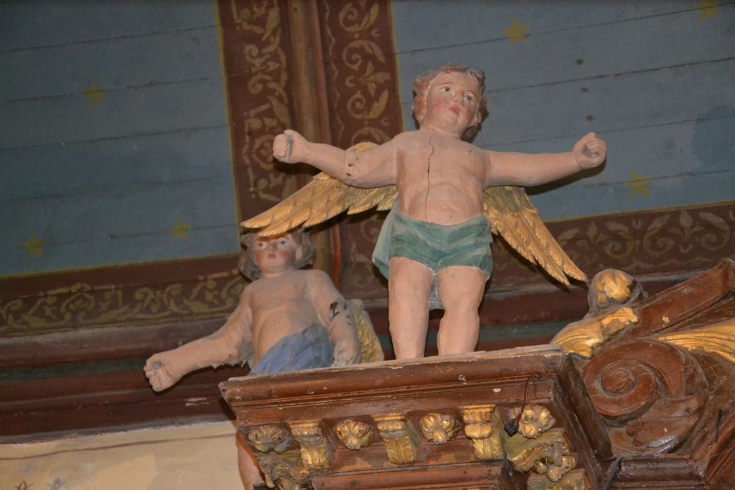 retable dit du Rosaire, détail des statuettes sommitales : Anges