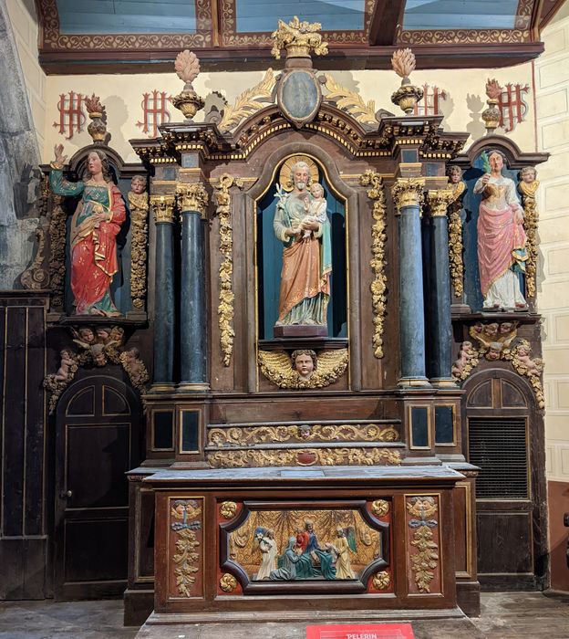 autel de Saint-Joseph, retable, statues : Saint Jean l'Evangéliste, Sainte martyre