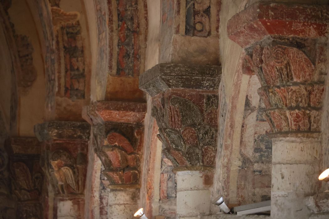 église de la Trinité, détail des chapiteaux sculptés