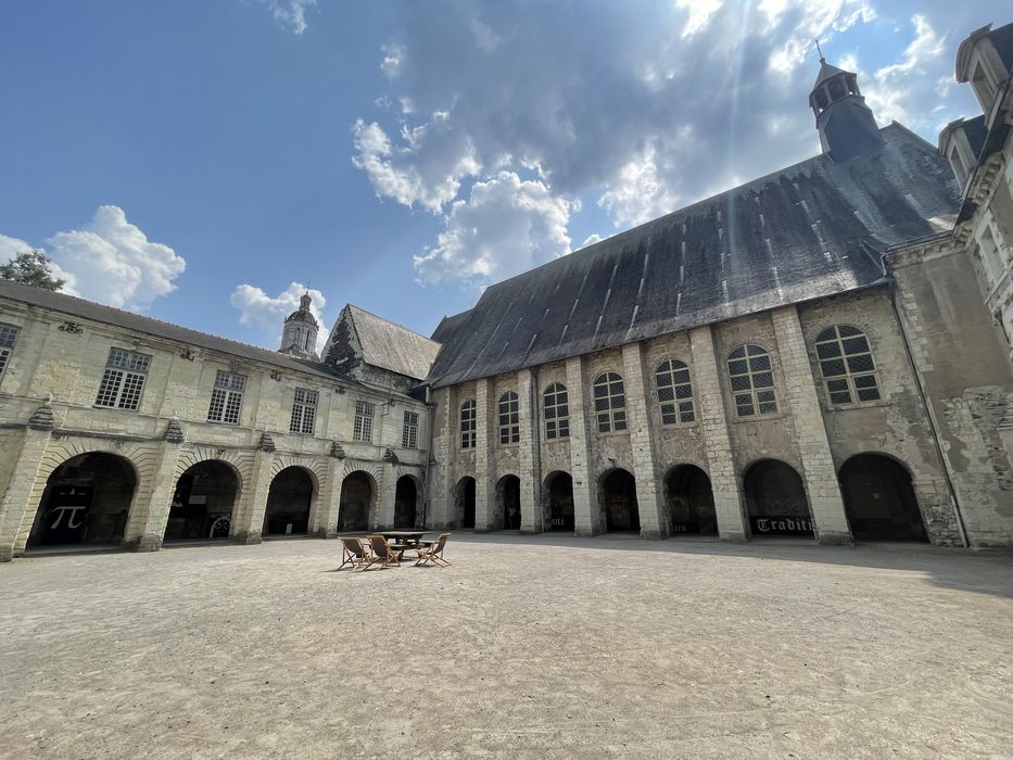 cloître, ailes ouest et sud