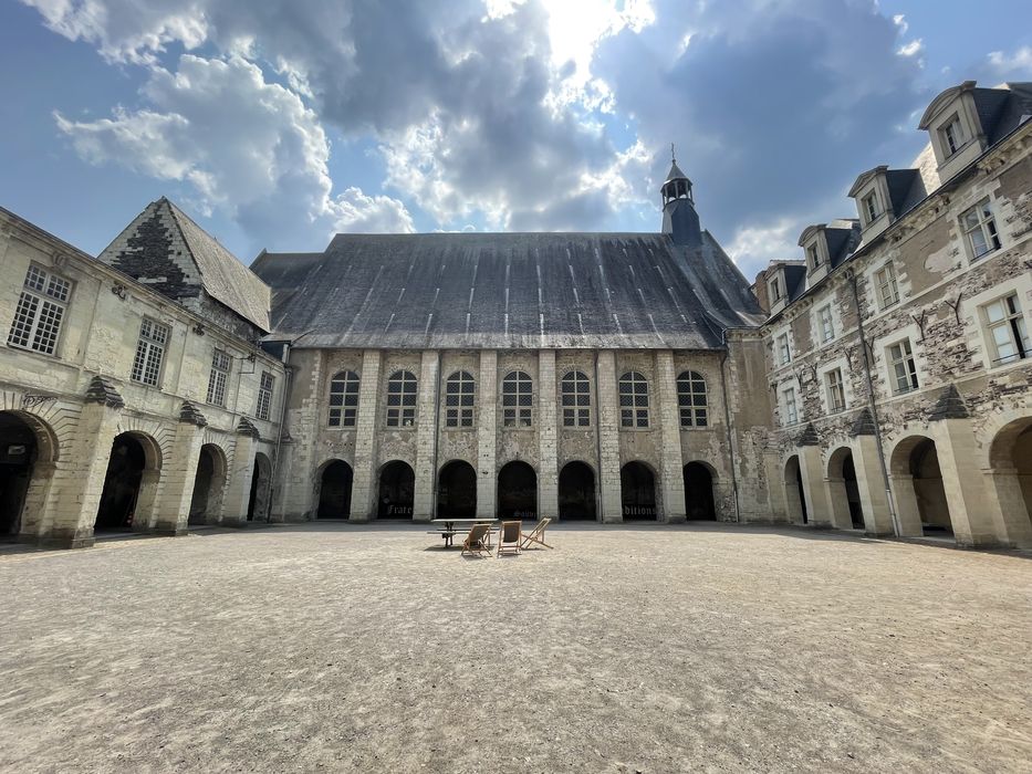 cloître, ailes ouest, sud et nord