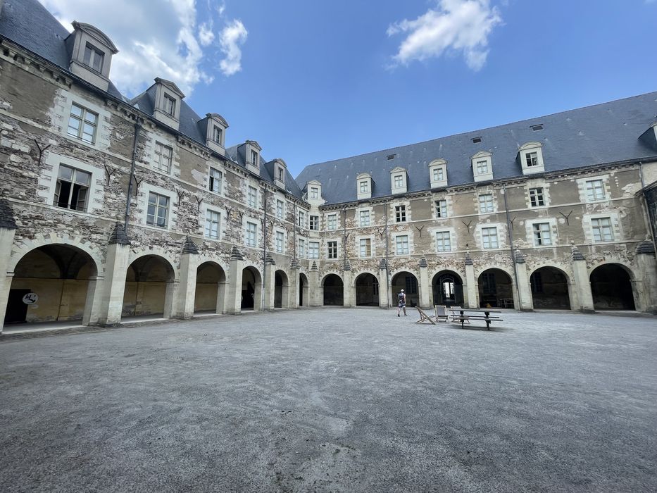 cloître, ailes nord et est