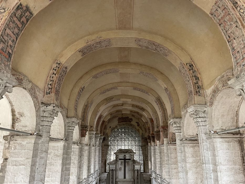 église abbatiale, voûte de la nef