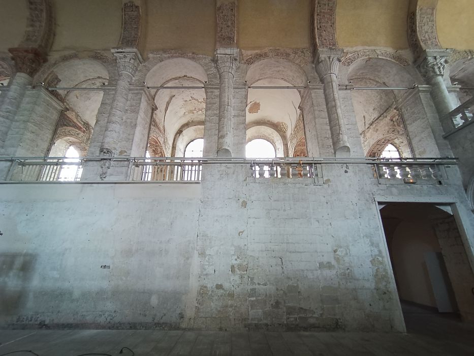 église abbatiale, nef, mur gouttereau ouest