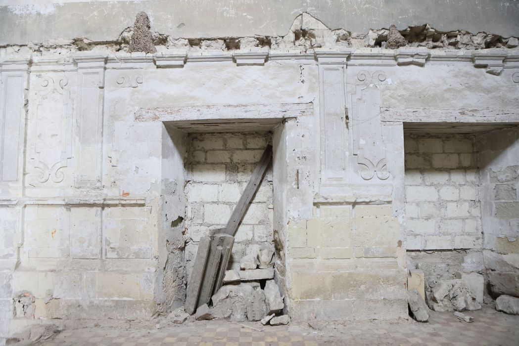 église abbatiale, décor des murs à l’emplacement des stalles