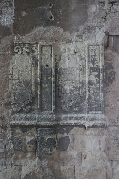 église abbatiale, décor des murs à l’emplacement des stalles, détail